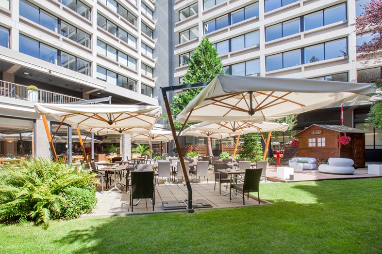 crowne-plaza-geneva-hotel-business-ihg-hotel-group-cafe-jardin-chalet