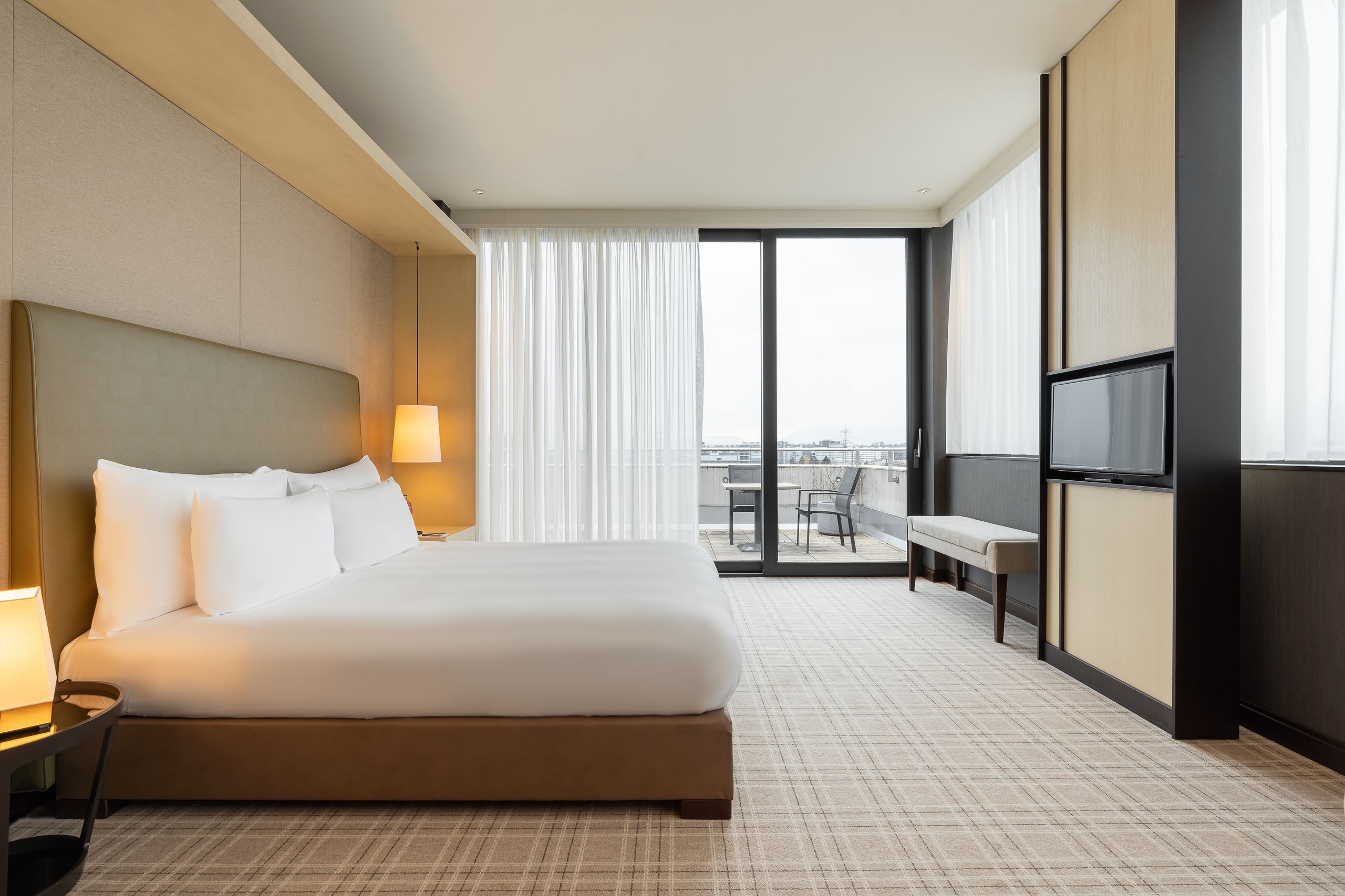 Crowne-Plaza-Geneva-hotel-business-ihg-Bed-Room-2