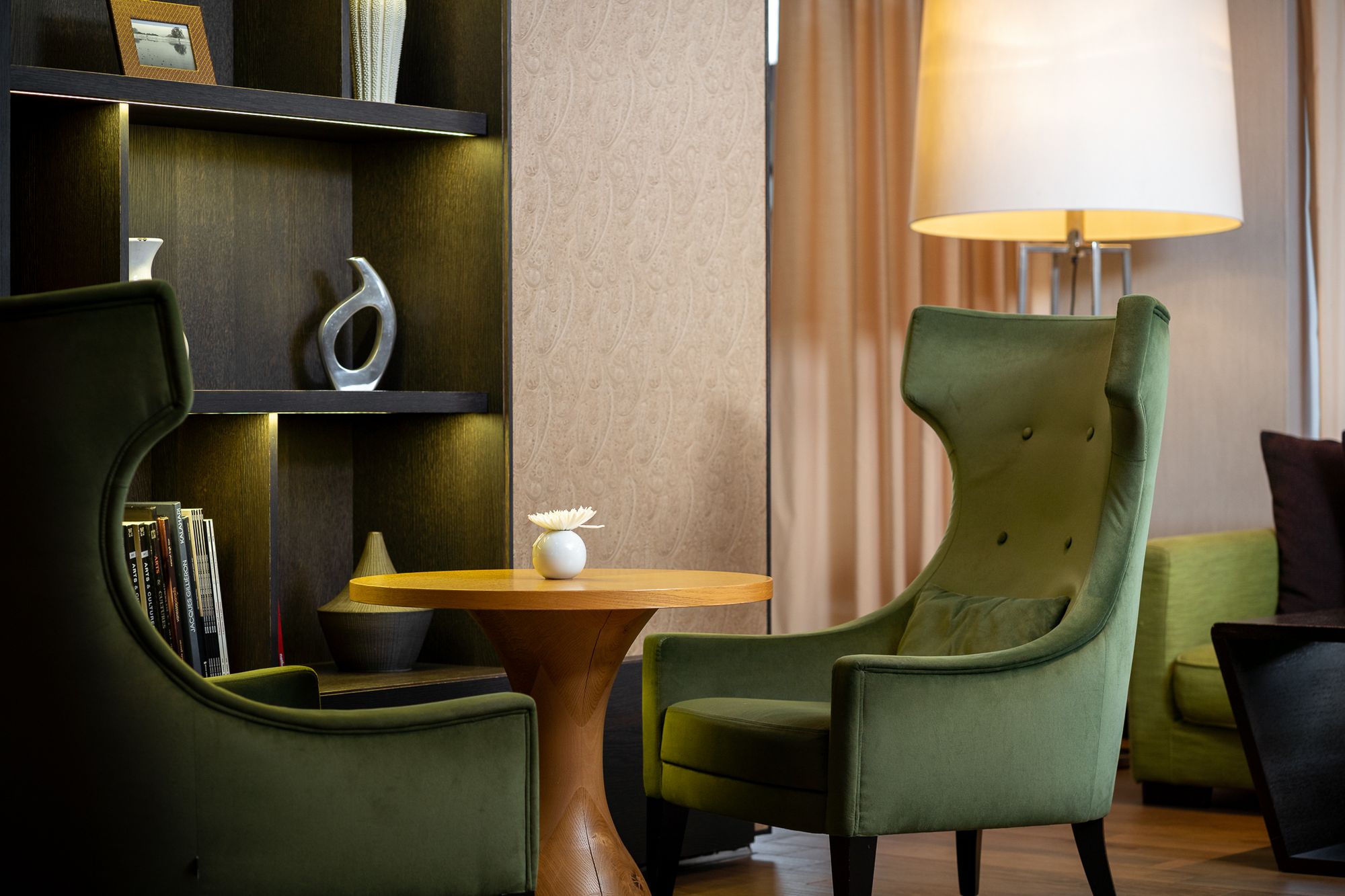 Crowne-Plaza-Geneva-hotel-business-ihg-Meeting-Room-Green-Chairs-1