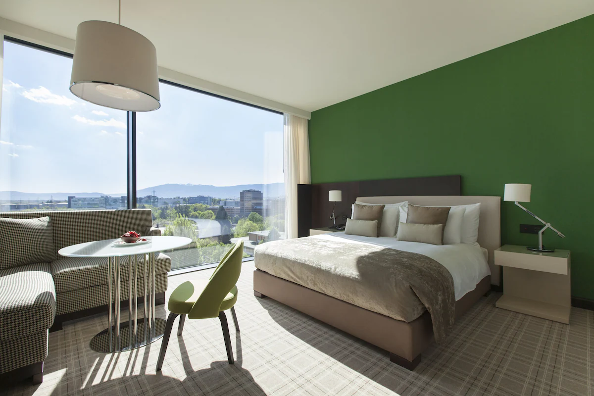 Crowne Plaza Geneva - Premium Top Floor Room (10)