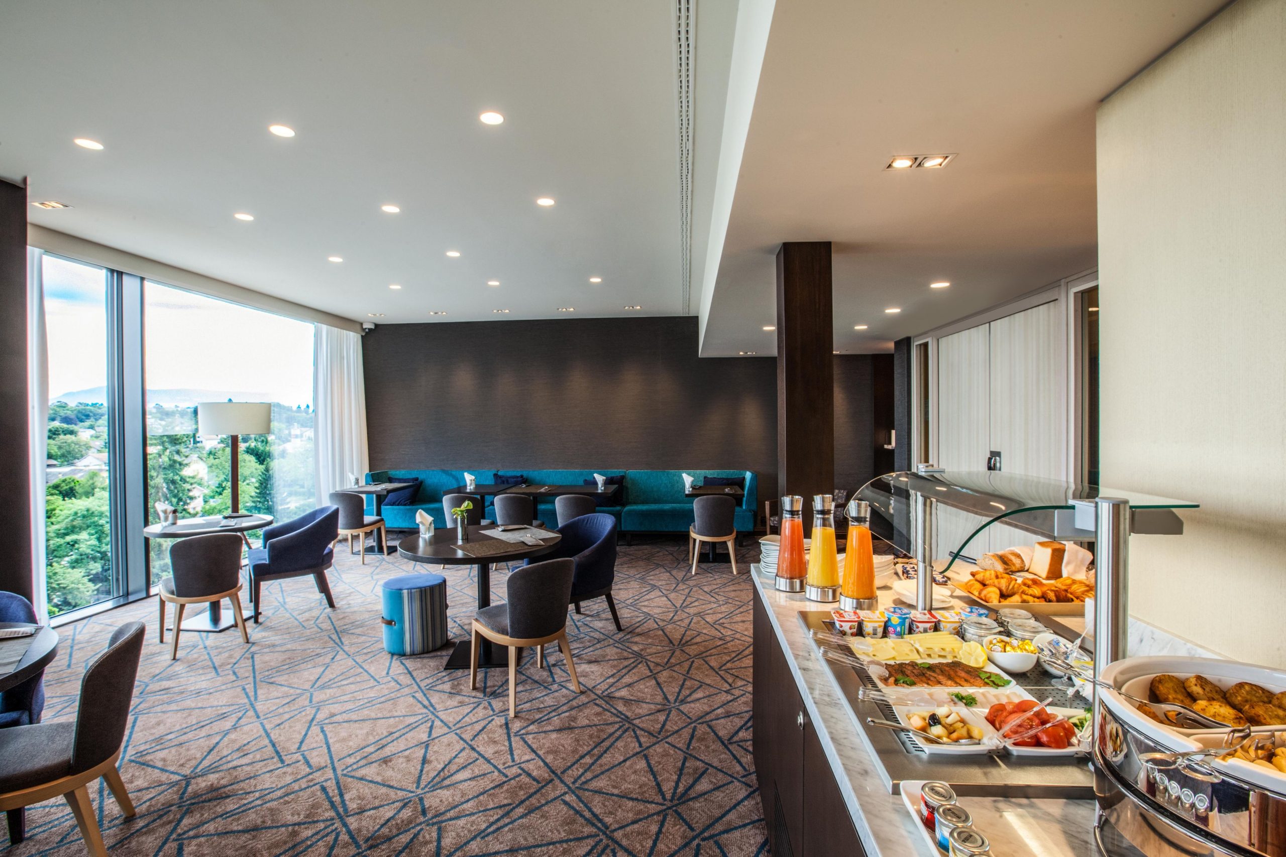 Crowne-Plaza-Geneva-Executive-Club-Lounge