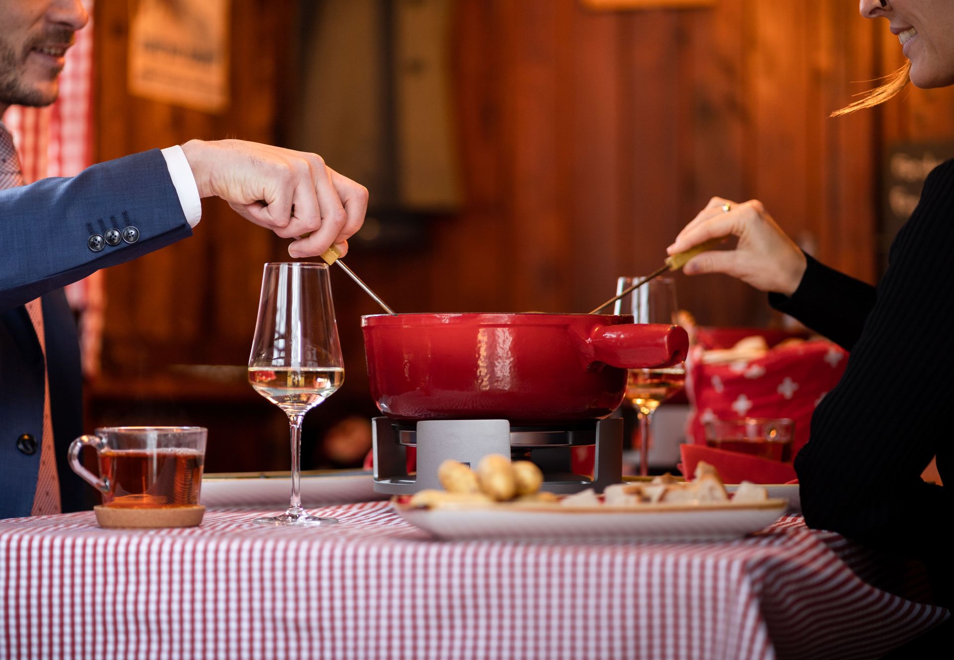 Atelier fondue moitié-moitié et dégustation de vin blanc suisse au Crowne Plaza Geneva