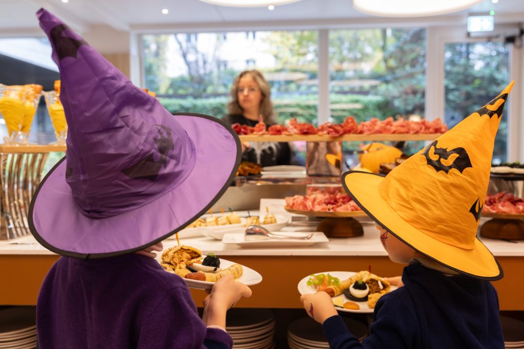 crowne plaza geneva brunch halloween enfants